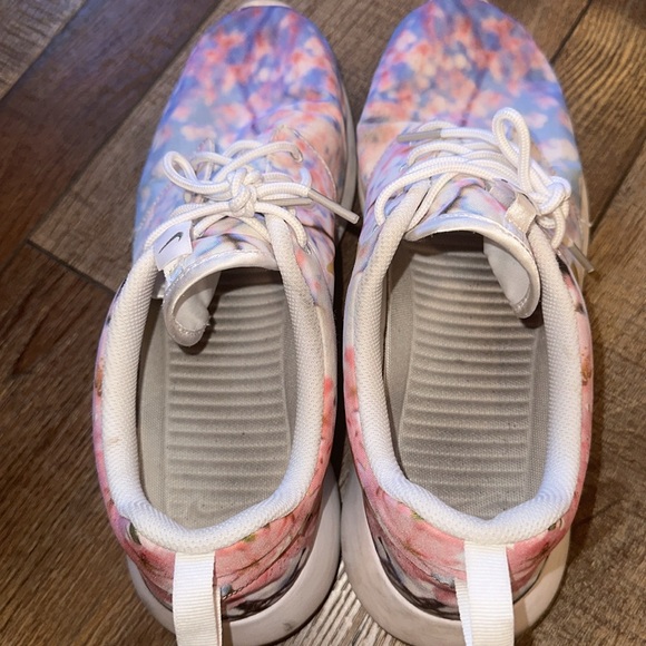 Gorgeous flower print Nike women’s size 11.5 EU 44 UK 9 tennis shoe - Picture 5 of 13